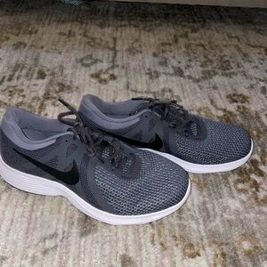 NIKE athletic shoes in light blue and gray
